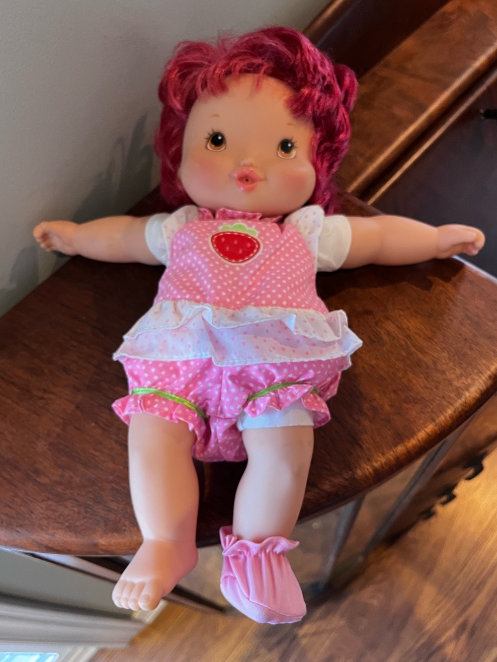 Scented Strawberry Shortcake Baby Berry Blow a Kiss Doll Plush Playmates 2007